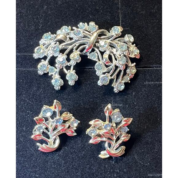 Vintage Signed Coro Brooch & Clip-On Earrings Set Rhinestone Leaf Silver Tone - Picture 3 of 9